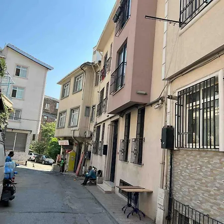 Comfortable New In Beyoglu *